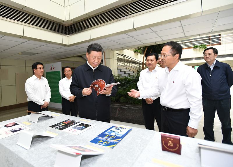 習(xí)近平總書記考察讀者出版集團